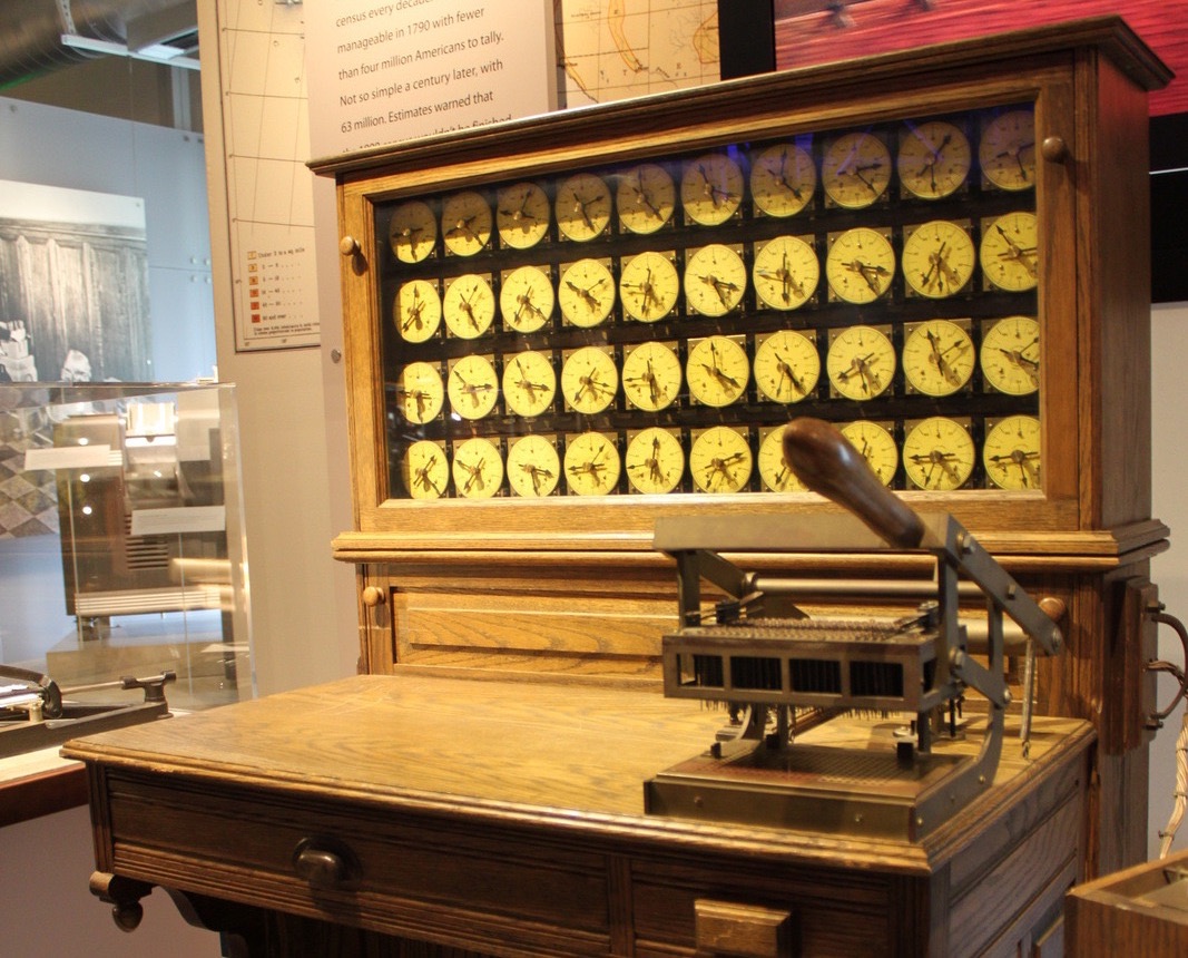 Hollerith_census_machine_at_the_Computer_History_Museum
